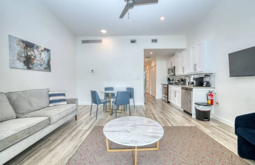 1BD 1.5B Cozy, Central Location, Patio and Pool