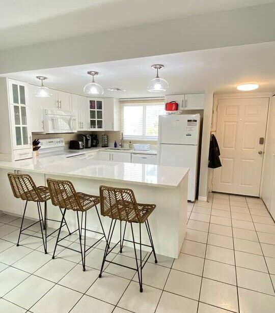 Resort Style 2br/2ba Condo on Seven Mile Beach — photo 41 of 55