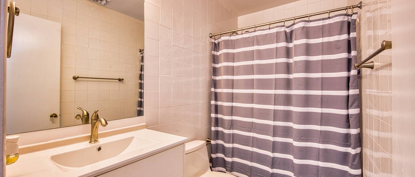 Beachfront 2BR Seven Mile | Beach, Pool & BBQ — photo 25 of 33