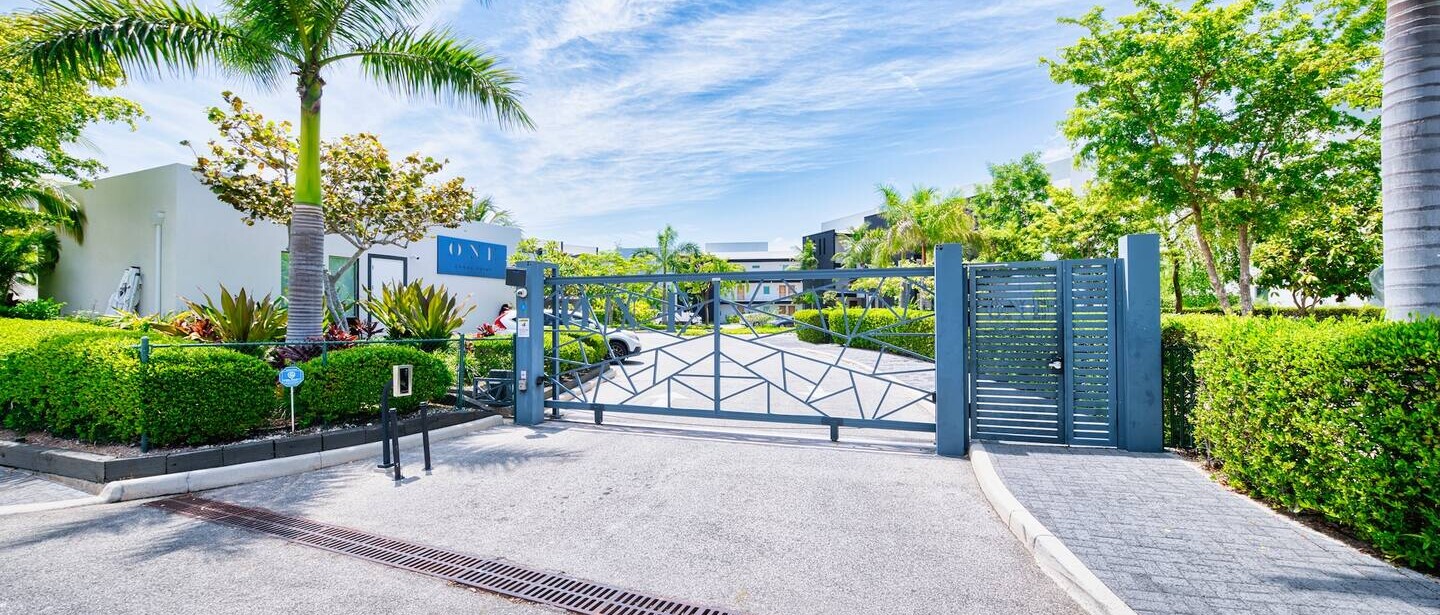 Lush Oasis in the heart of 7mile Beach Area — photo 17 of 28