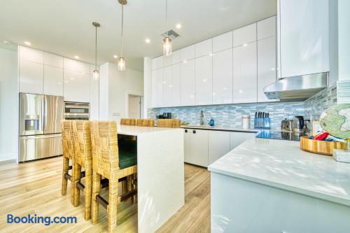 Luxury 3 Bedroom Waterfront Condo in Paradise — photo 31 of 57