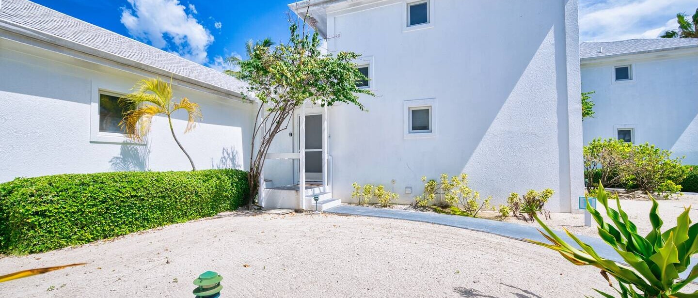 Pools of the Kai 2BD Villa, peaceful beach getaway — photo 37 of 53