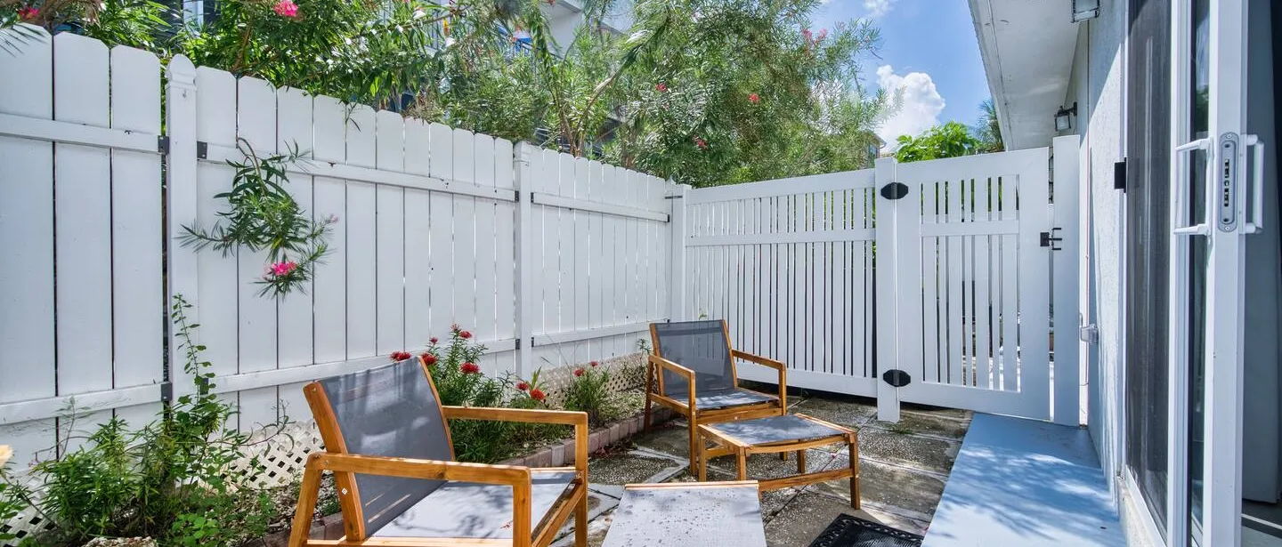 2BR/2BA | Quiet Complex, Walk to Seven Mile Beach — photo 4 of 27