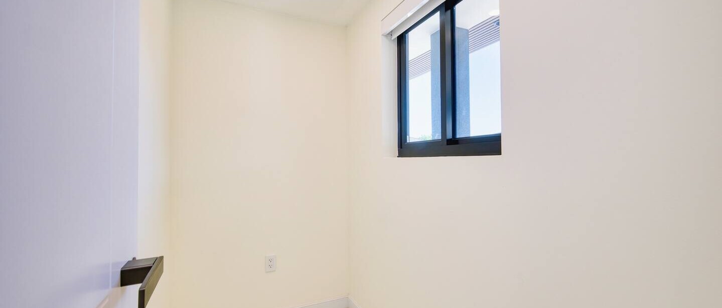 2 Bed Modern Condo with Gym and Stylish Pool Area — photo 18 of 18