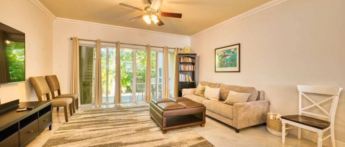 2 Bed Townhouse Quiet Complex 2m to 7Mile — photo 11 of 26