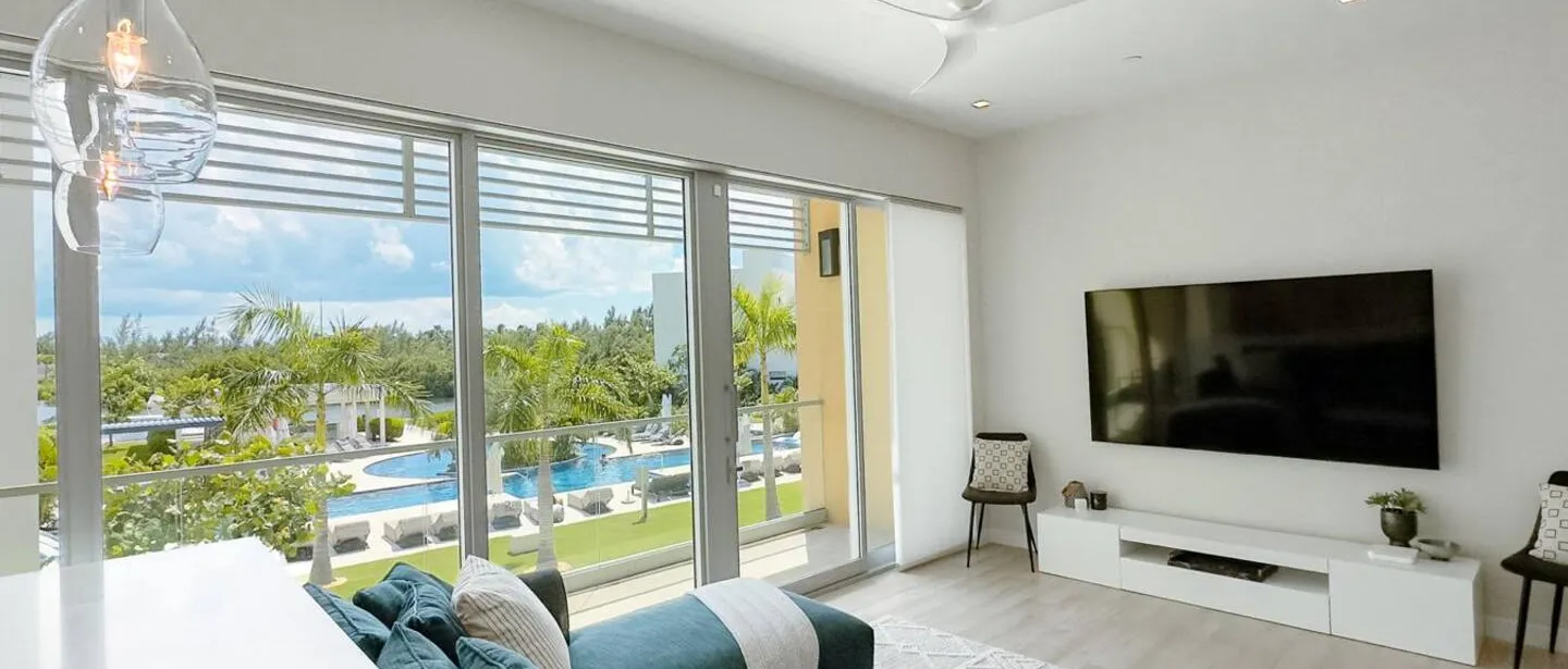 Luxury 2BR Condo | Walk to Seven Mile Beach, Pools — photo 2 of 36