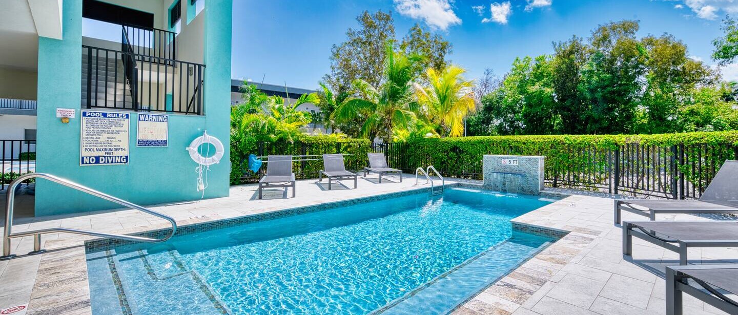 Modern 2 bedroom walking distance to the beach! — photo 31 of 32