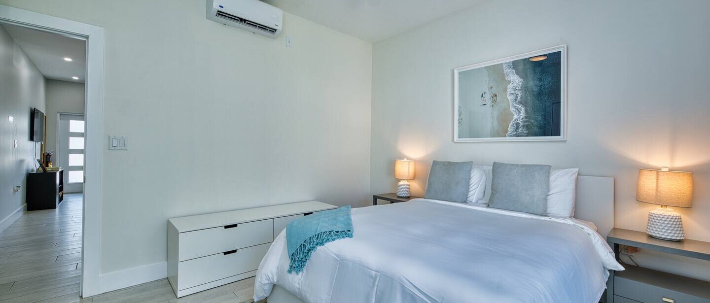 Modern 1 bedroom walking distance to the beach! — photo 16 of 22
