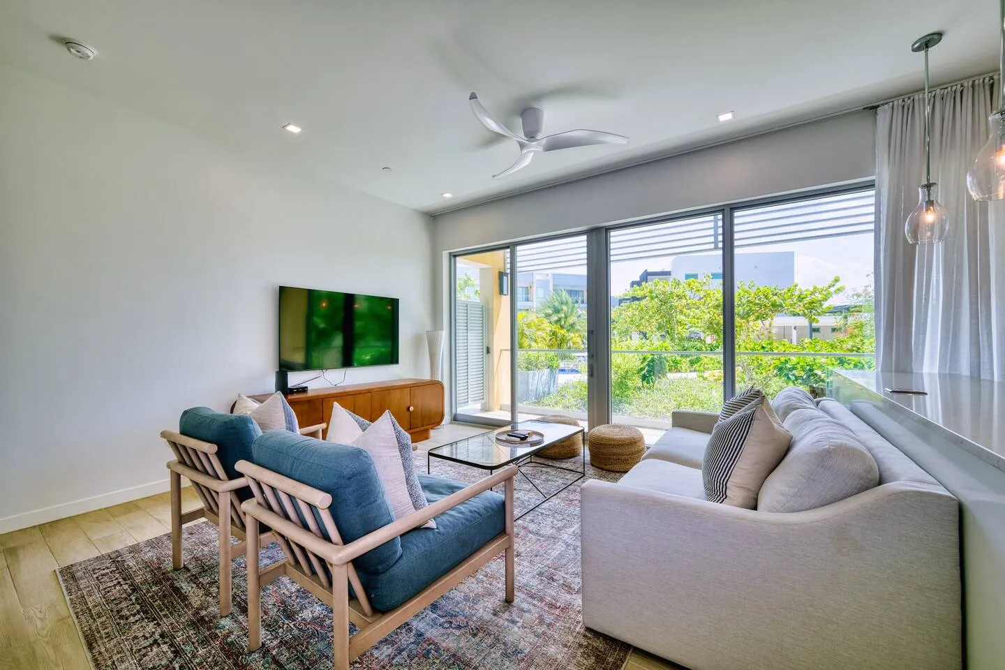 Lush Oasis in the heart of 7mile Beach Area — photo 11 of 28