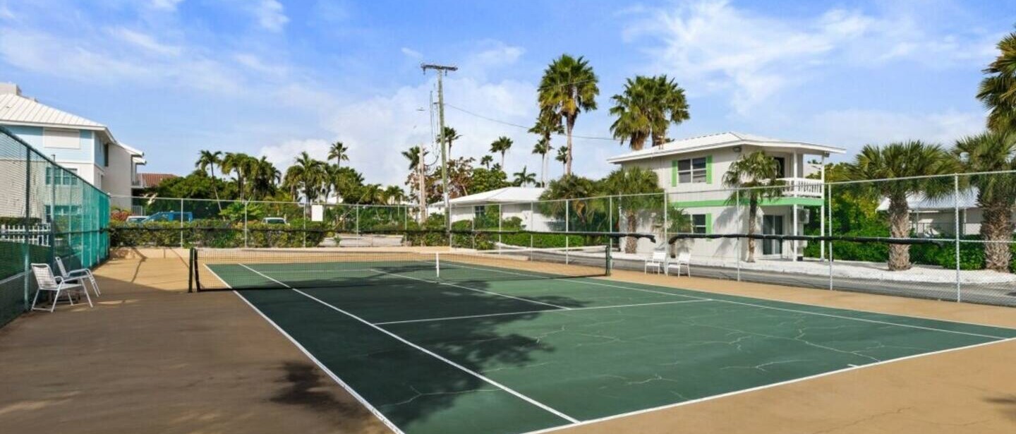 Beachfront 2BR Seven Mile | Beach, Pool & BBQ — photo 14 of 33