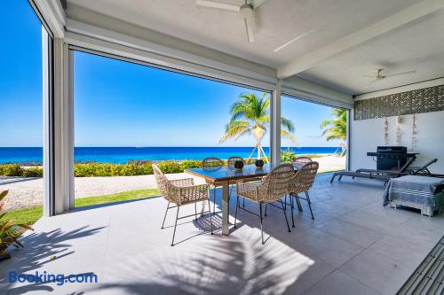 Luxury 3 Bedroom Waterfront Condo in Paradise — photo 26 of 57