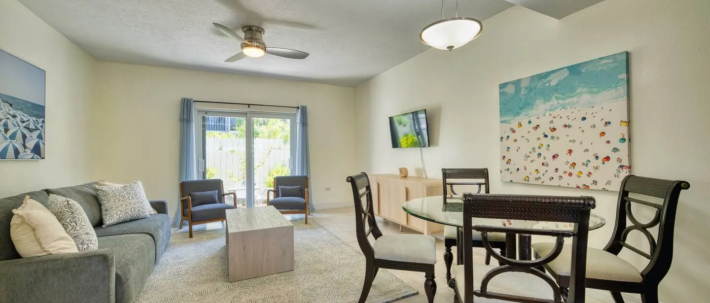 Beautiful Family Town Home, walk to beach, Sleep 6 — photo 2 of 27