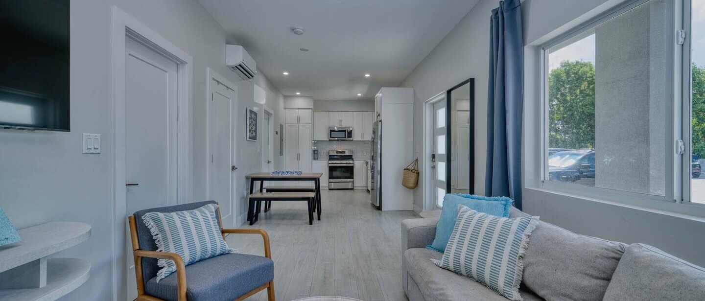 Modern 2 bedroom walking distance to the beach! — photo 16 of 32