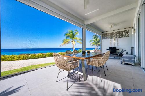Luxury 3 Bedroom Waterfront Condo in Paradise — photo 46 of 57