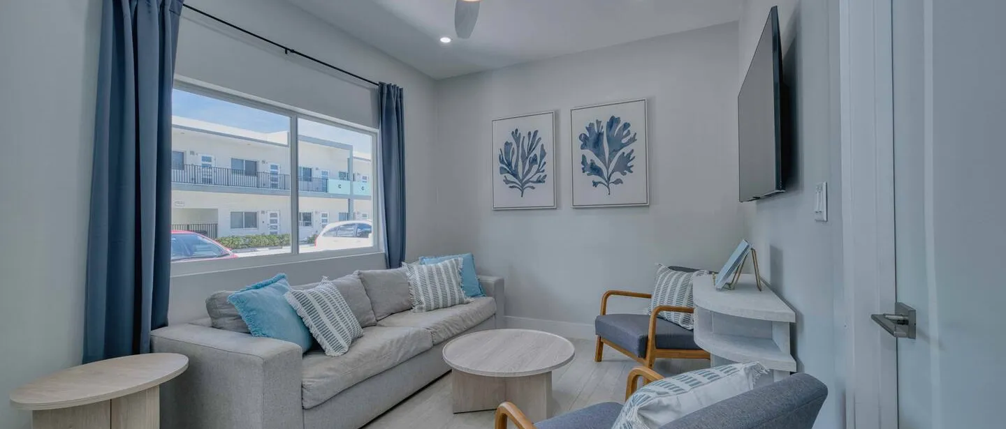 Modern 2 bedroom walking distance to the beach! — photo 7 of 32