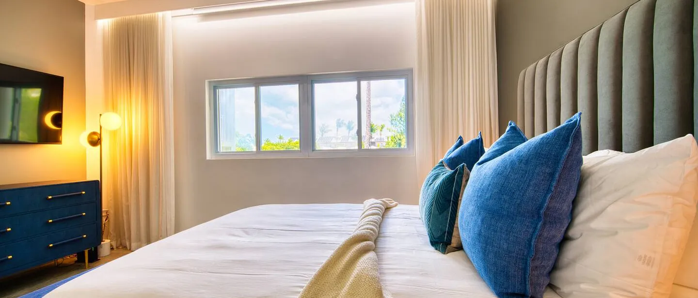 Laguna Del Mar | 3BR Beachfront with Sea Views — photo 6 of 40
