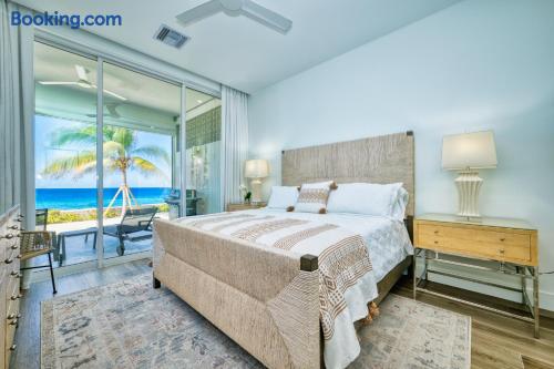 Luxury 3 Bedroom Waterfront Condo in Paradise — photo 42 of 57
