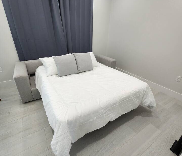 Modern 2 bedroom walking distance to the beach! — photo 27 of 32