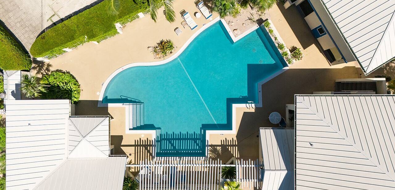 Ocean view 1BR, 1 min to beach, shared pool — photo 26 of 26