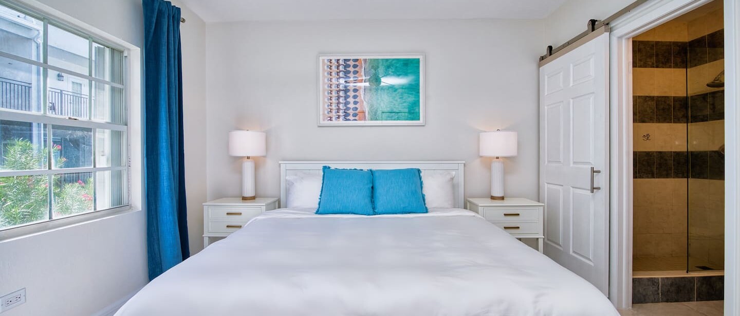2BR/2BA | Quiet Complex, Walk to Seven Mile Beach — photo 23 of 27