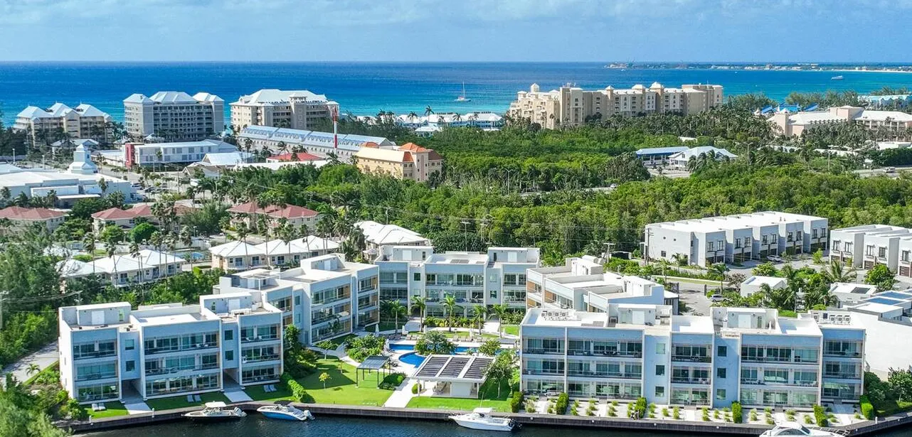 Luxury 2BR Condo | Walk to Seven Mile Beach, Pools — photo 11 of 36