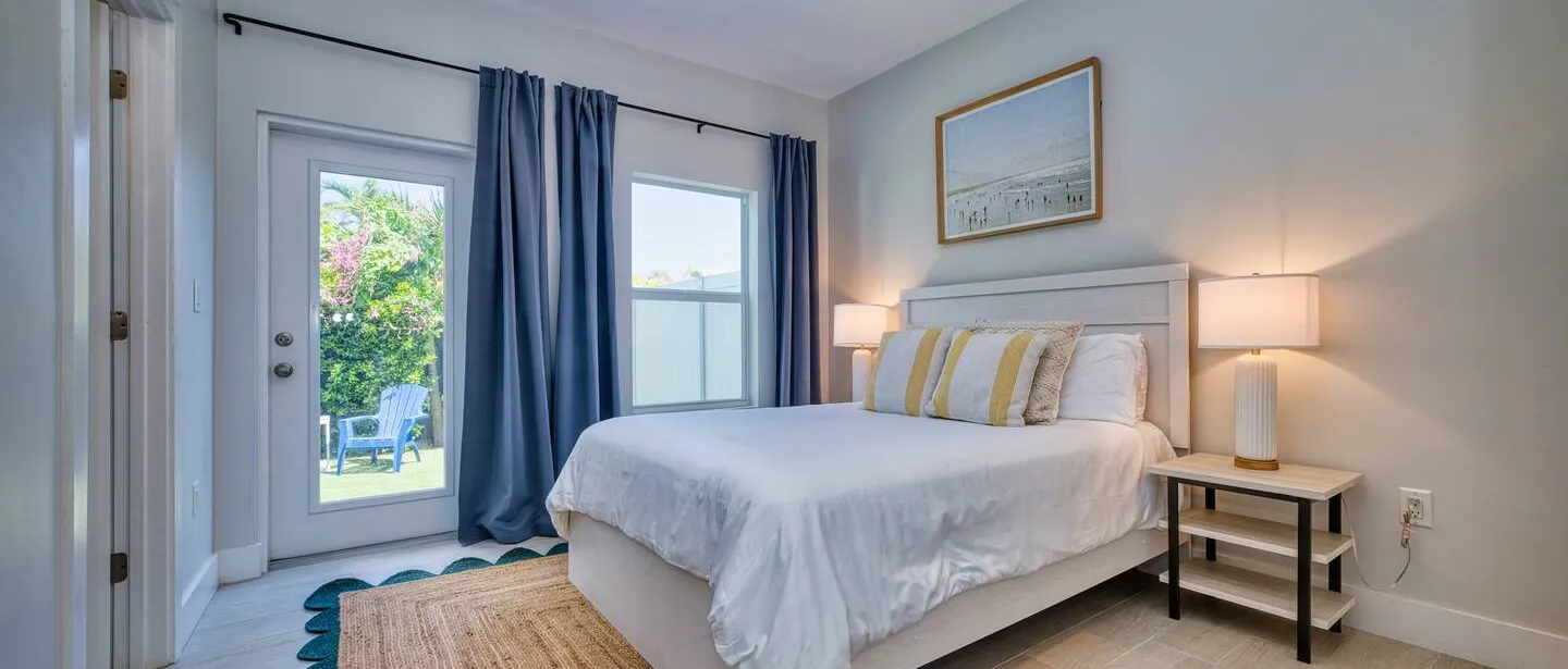 Modern 2 bedroom walking distance to the beach! — photo 3 of 32