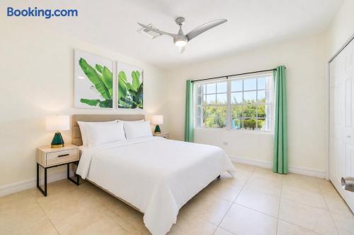 Beautiful Family Town Home, walk to beach, Sleep 6 — photo 23 of 27