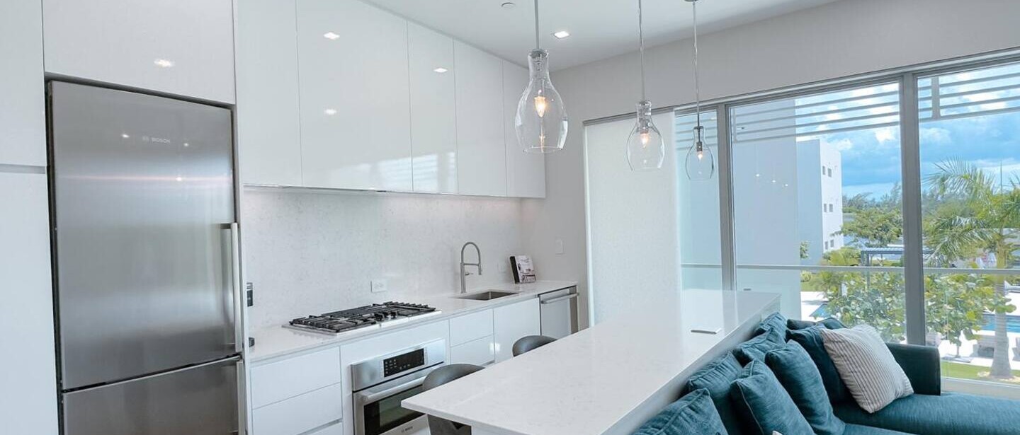 Luxury 2BR Condo | Walk to Seven Mile Beach, Pools — photo 21 of 36