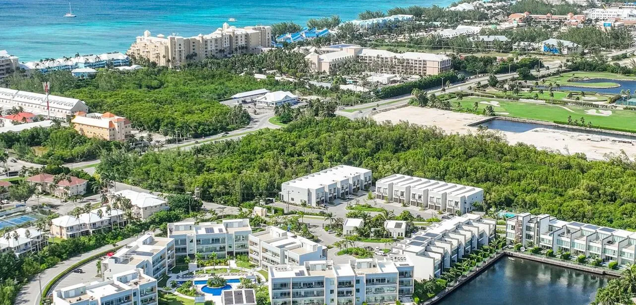 Luxury 2BR Condo | Walk to Seven Mile Beach, Pools — photo 6 of 36