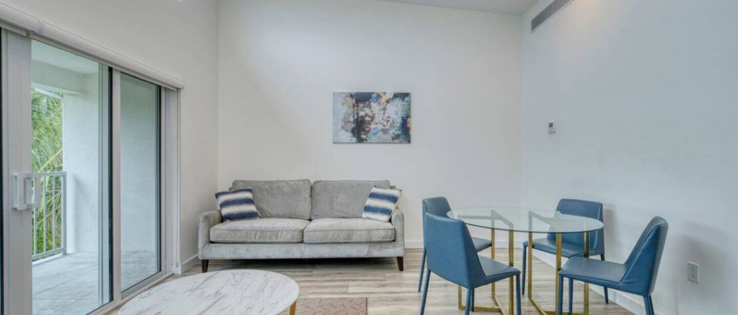 1BD 1.5B Cozy, Central Location, Patio and Pool — photo 13 of 16