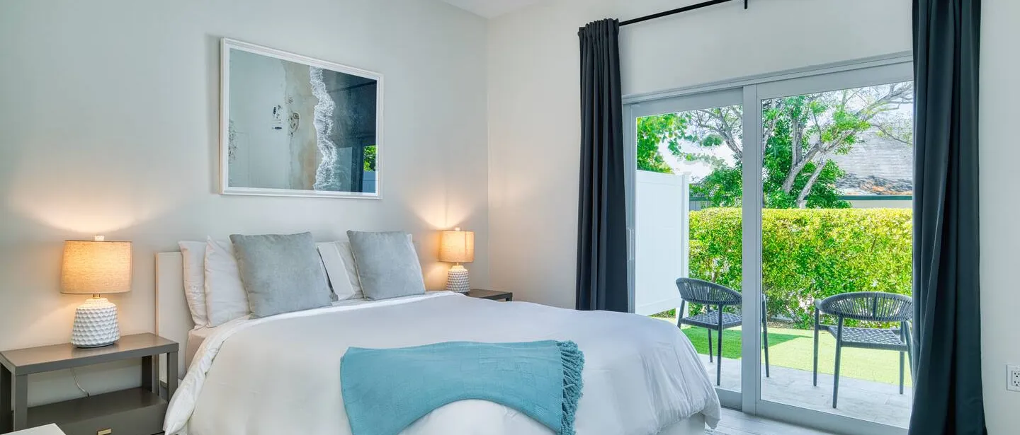 Modern 1 bedroom walking distance to the beach! — photo 2 of 22