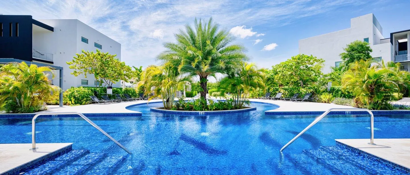 Lush Oasis in the heart of 7mile Beach Area — main photo