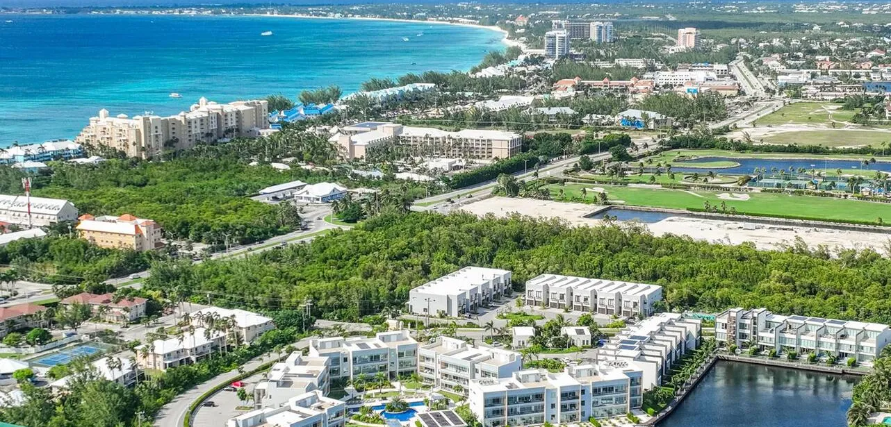 Luxury 2BR Condo | Walk to Seven Mile Beach, Pools — photo 12 of 36