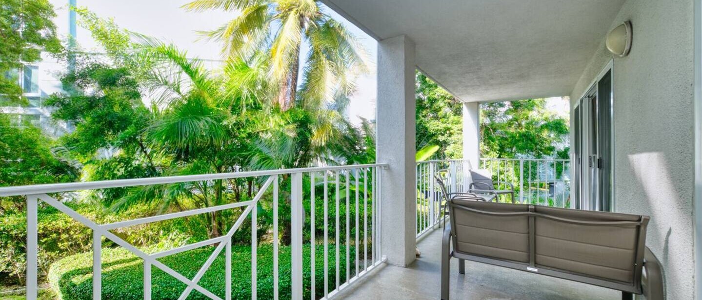 Beautiful Modern Condo on 7 Mile Beach — photo 20 of 29