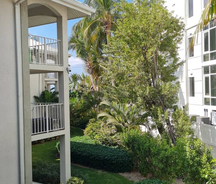 Beautiful Modern Condo on 7 Mile Beach — photo 29 of 29