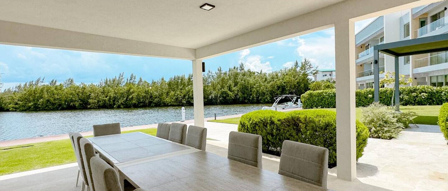 Luxury 2BR Condo | Walk to Seven Mile Beach, Pools — photo 17 of 36