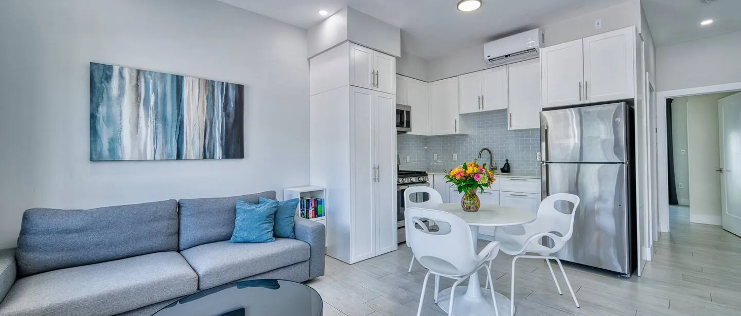 Modern 1 bedroom walking distance to the beach! — photo 6 of 22
