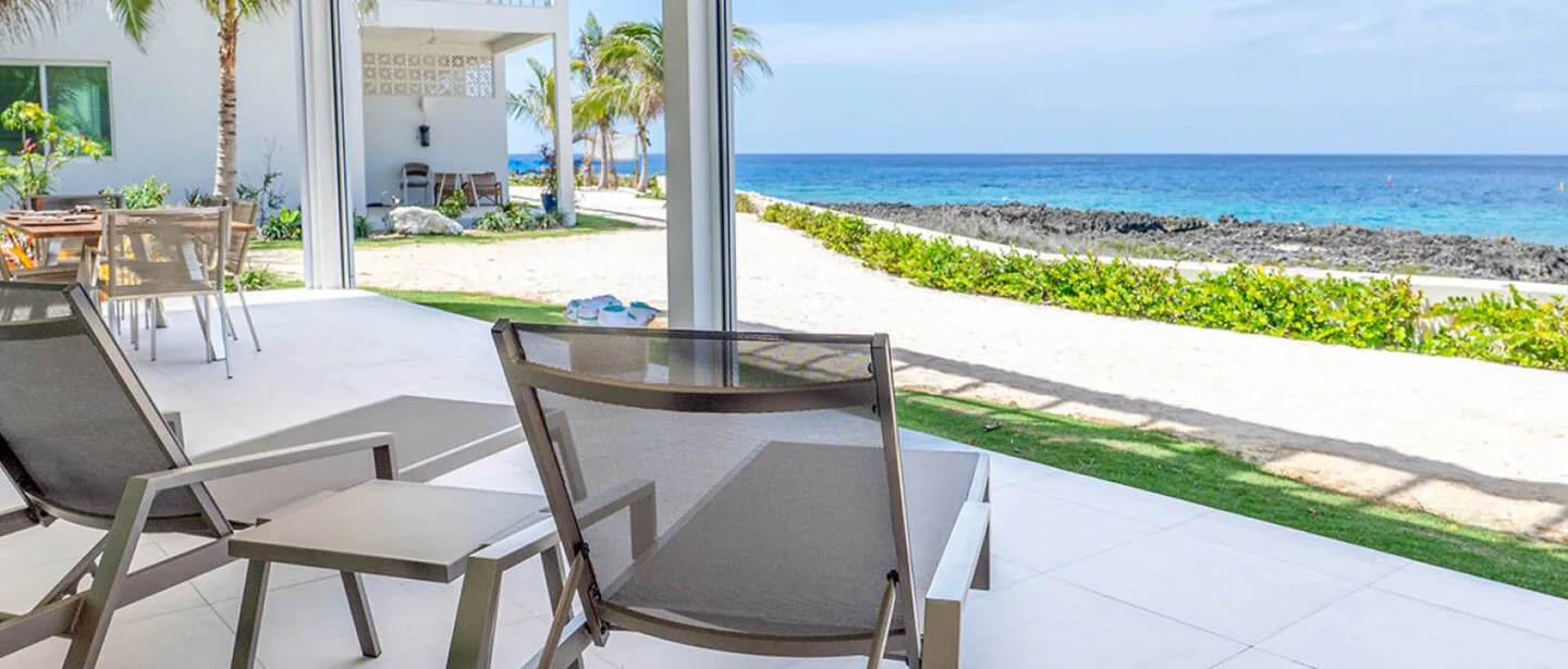 Luxury 3 Bedroom Waterfront Condo in Paradise — photo 3 of 57