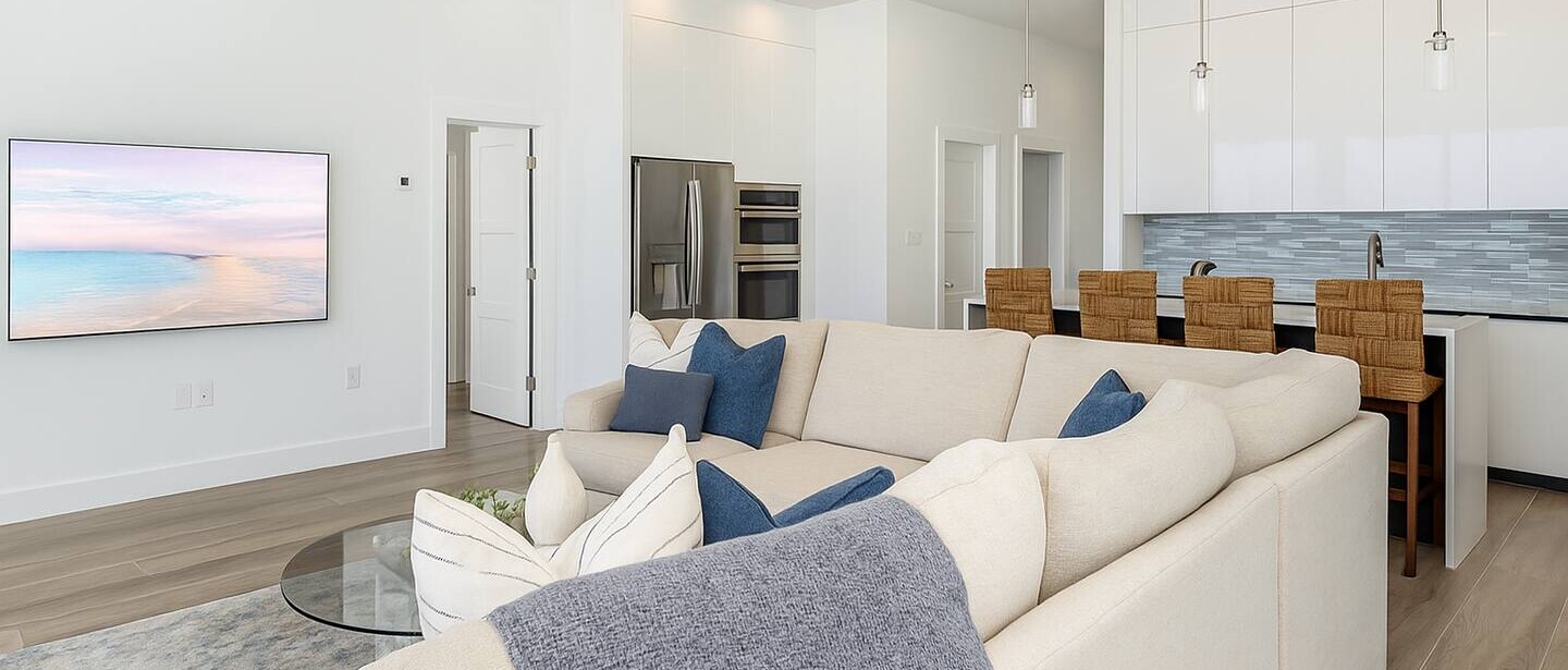 Luxury 3 Bedroom Waterfront Condo in Paradise — photo 25 of 57