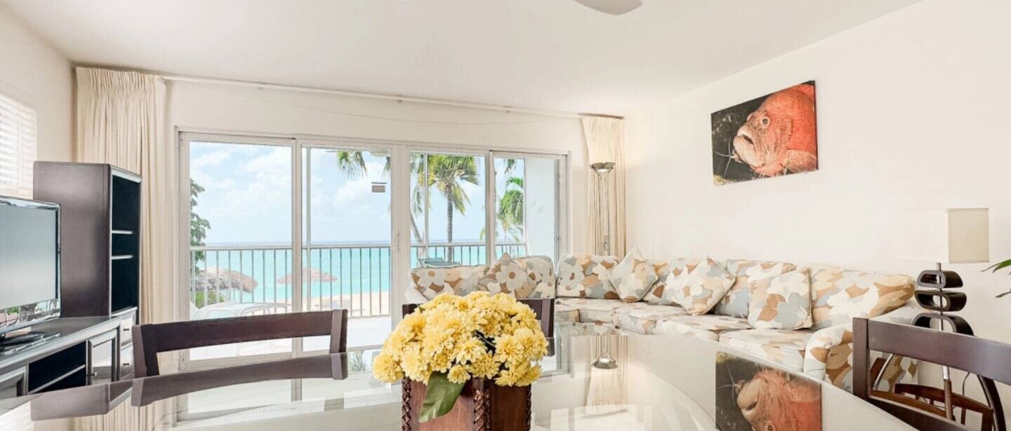 Aqua Bay Premium 7Mile Beach Family Unit — photo 18 of 34