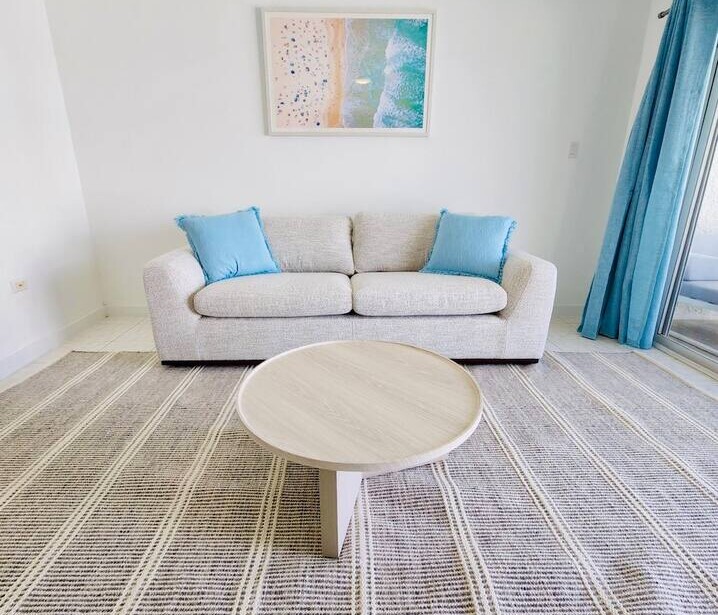 Beachfront 2BR Seven Mile | Beach, Pool & BBQ — photo 16 of 33