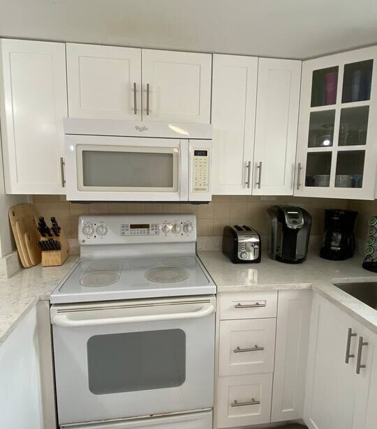 Resort Style 2br/2ba Condo on Seven Mile Beach — photo 43 of 55
