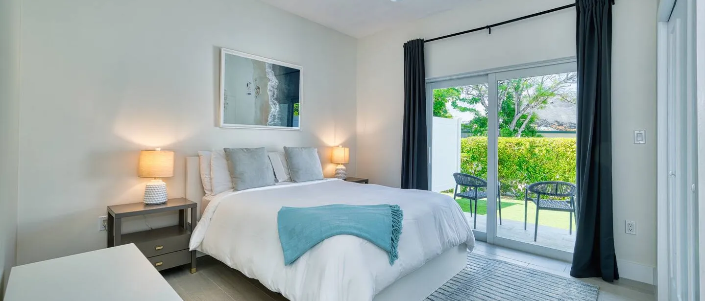 Modern 1 bedroom walking distance to the beach! — photo 9 of 22