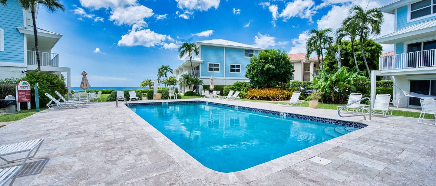 Beachfront 2BR Seven Mile | Beach, Pool & BBQ — photo 22 of 33