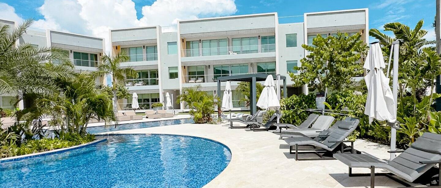 Luxury 2BR Condo | Walk to Seven Mile Beach, Pools — photo 29 of 36