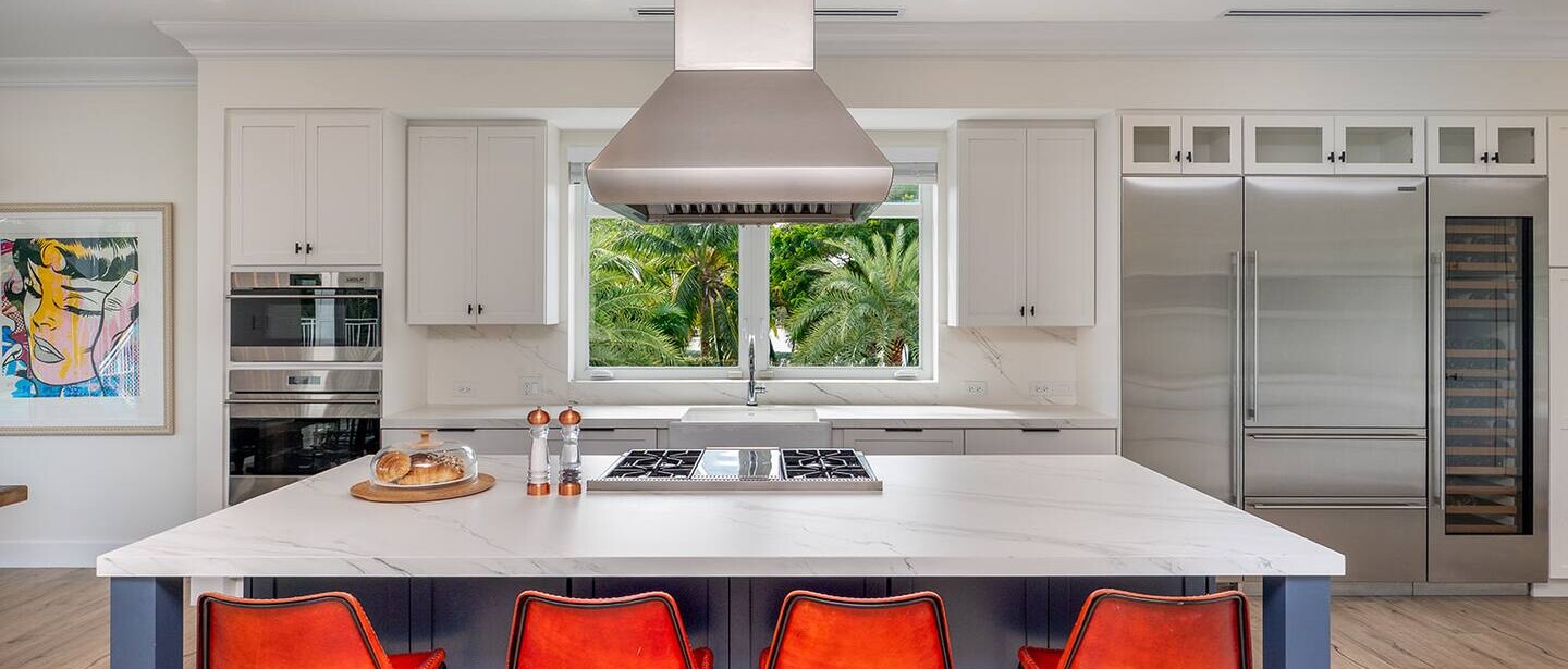 Extensive kitchen for hosting.