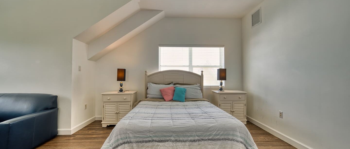 Oceanside Townhome with Watersports at Fingertips! — photo 13 of 53