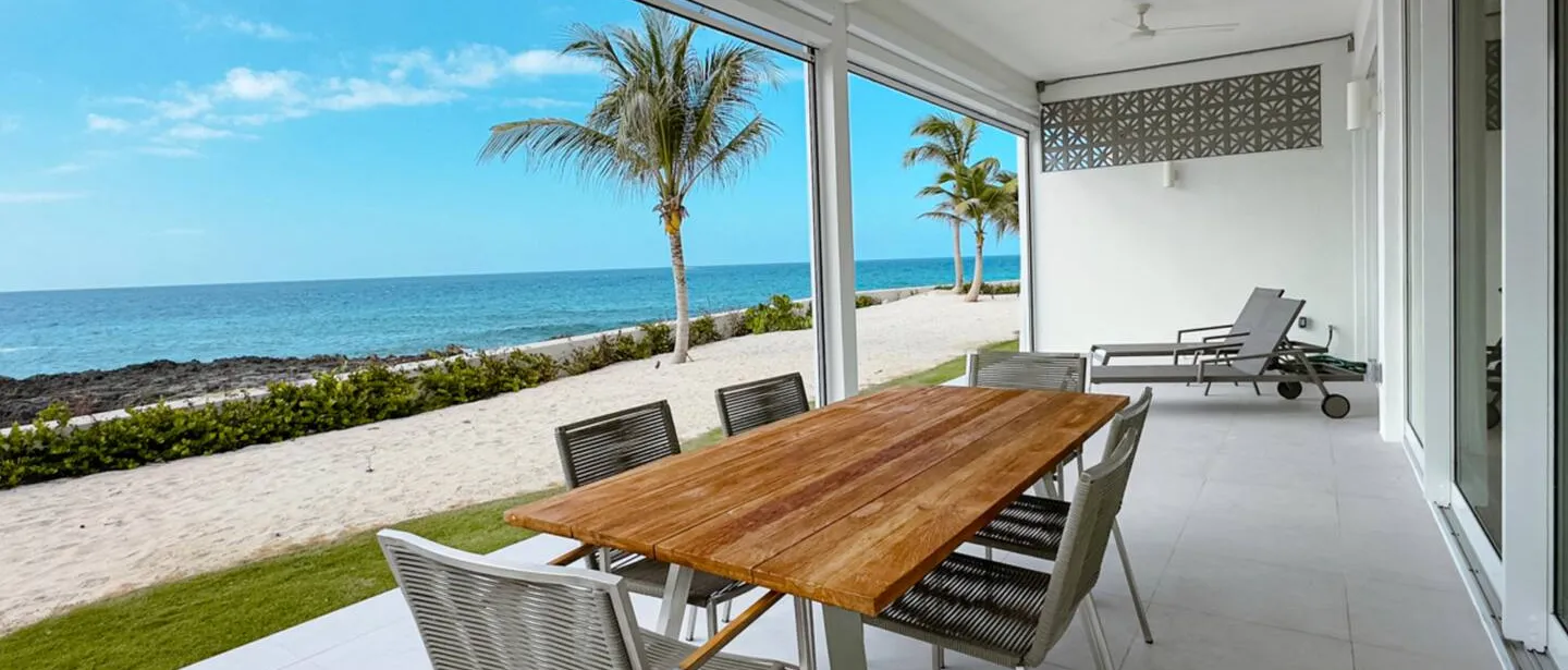 Luxury 3 Bedroom Waterfront Condo in Paradise — photo 9 of 57