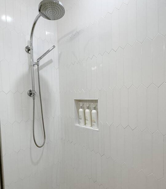 Luxury 2BR Condo | Walk to Seven Mile Beach, Pools — photo 28 of 36