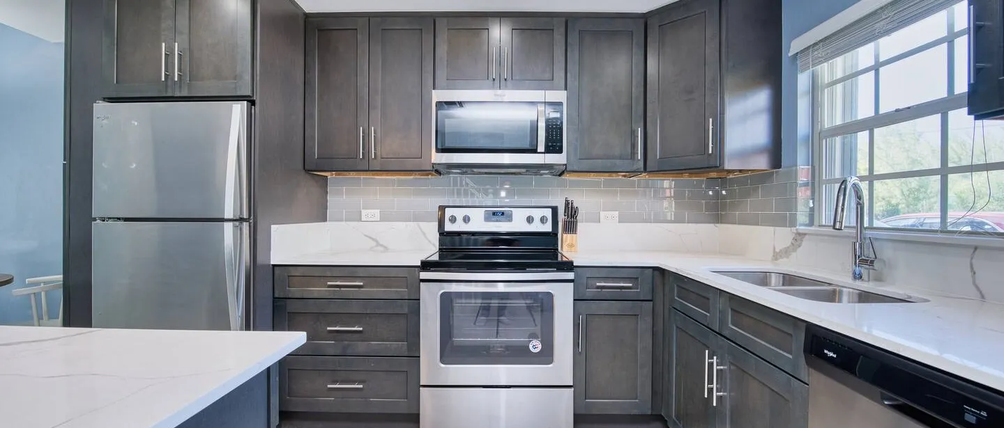 2BR/2BA | Quiet Complex, Walk to Seven Mile Beach — photo 7 of 27